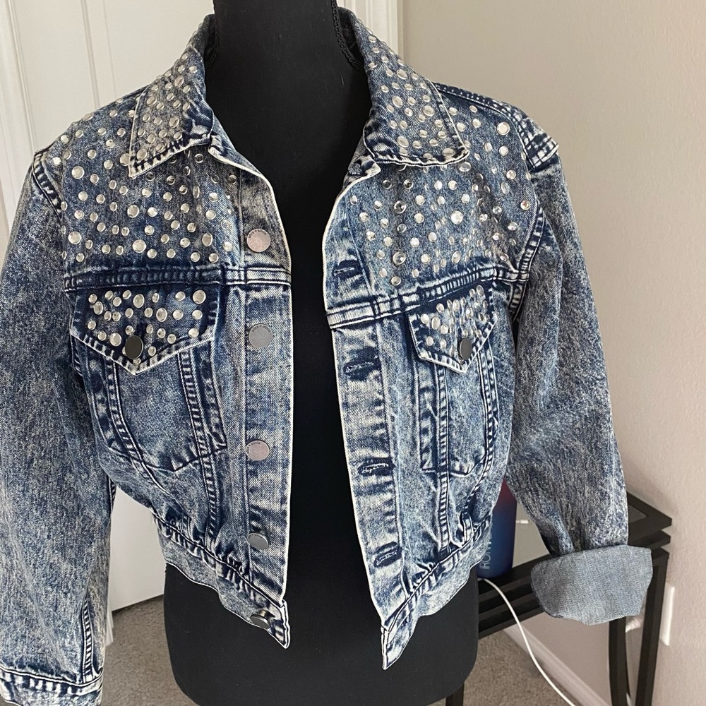 Alice & Olivia cropped Jean jacket silver beaded . Size M